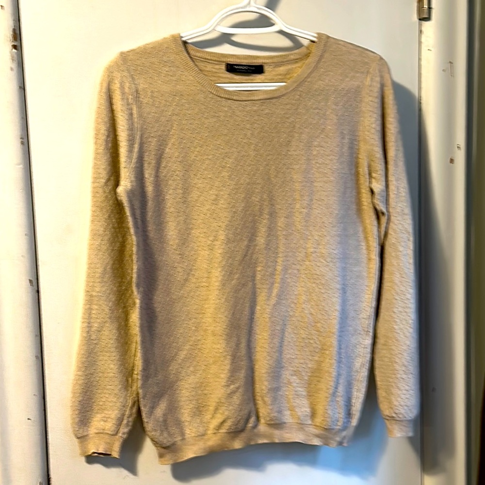 Mango basics - tan light weight sweater. Textured knit size small. EUC.